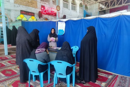 میز خدمت به مناسبت گرامیداشت هفته دولت در نماز جمعه عبادی سیاسی