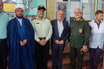 میز خدمت به مناسبت گرامیداشت هفته دولت در نماز جمعه عبادی سیاسی