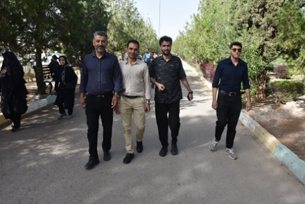 پیاده روی پرسنل شبکه بهداشت ودرمان در پارک ملت به مناسبت های خاص بهداشتی 