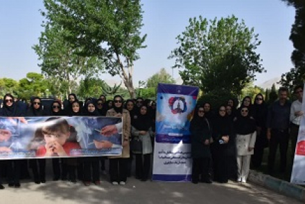 پیاده روی پرسنل شبکه بهداشت ودرمان در پارک ملت به مناسبت های خاص بهداشتی 
