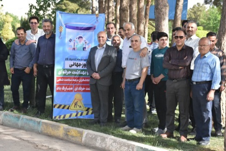 پیاده روی پرسنل شبکه بهداشت ودرمان در پارک ملت به مناسبت های خاص بهداشتی 