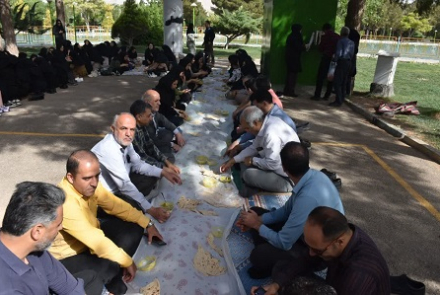 پیاده روی پرسنل شبکه بهداشت ودرمان در پارک ملت به مناسبت های خاص بهداشتی 