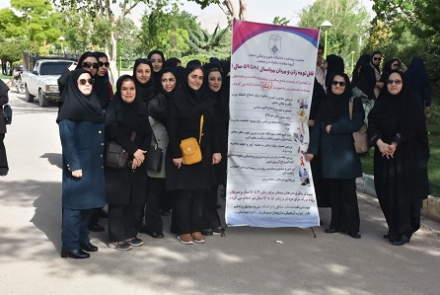 پیاده روی پرسنل شبکه بهداشت ودرمان در پارک ملت به مناسبت های خاص بهداشتی 