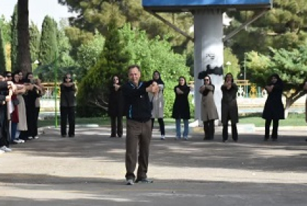 پیاده روی پرسنل شبکه بهداشت ودرمان در پارک ملت به مناسبت های خاص بهداشتی 